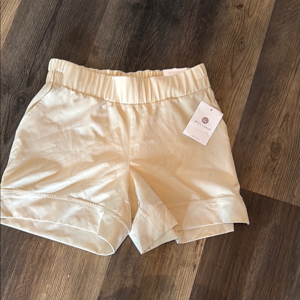High Waist Cream Shorts with Elastic Waistband‎